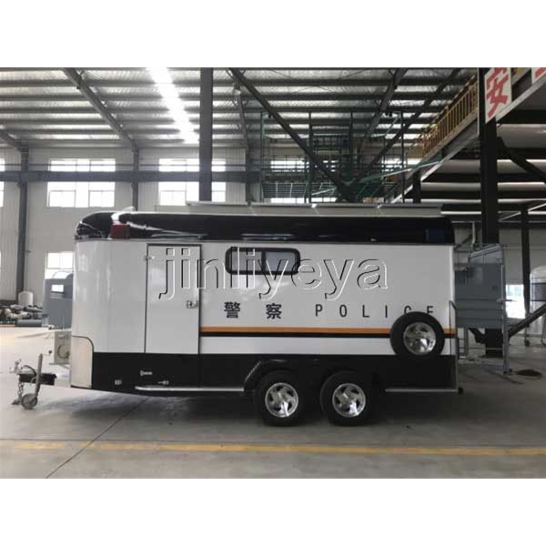 警務（wù）宿營（yíng）車（chē）
