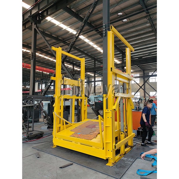 導軌式升降平（píng）台